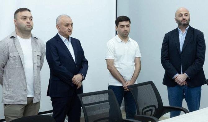 
        Gəncə futbolunun bitməyən dərdi: çıxış yolu nədir?
    